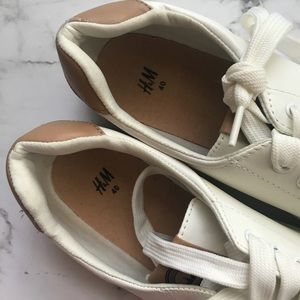 💕 NEW H&M White Sneakers 💕